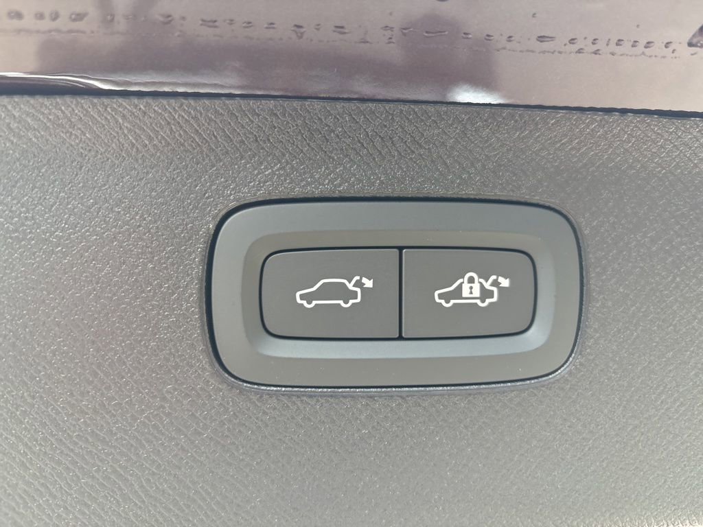 New 2026 Volvo XC90 B6 Plus w/ Protection Package Premier image 50