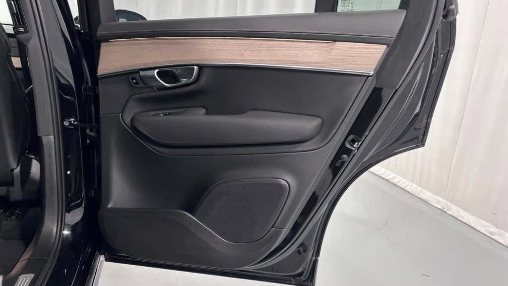 Certified 2025 Volvo XC90 B6 Plus AWD/4WD image 27