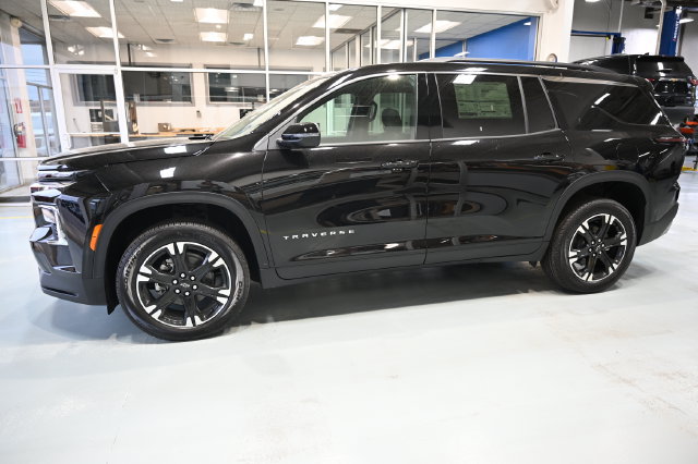 New 2027 Chevrolet Traverse LT w/ LPO, Floor Liner Package FWD image 7