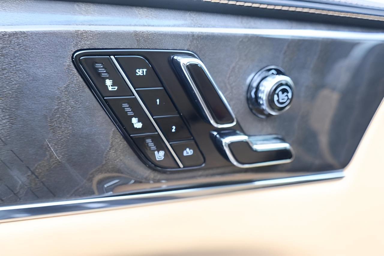 New 2025 Cadillac Escalade IQ Luxury 2 w/ LPO, Premium Carpet Package image 9