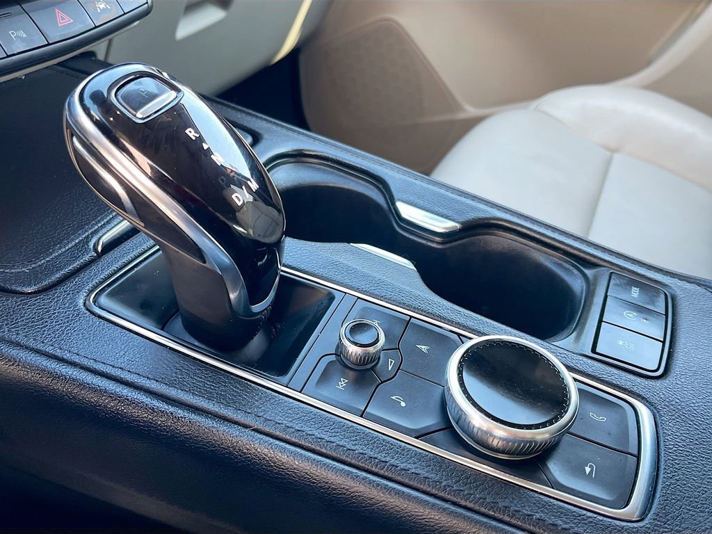 Used 2023 Cadillac XT4 Luxury w/ Cold Weather Package AWD/4WD image 17