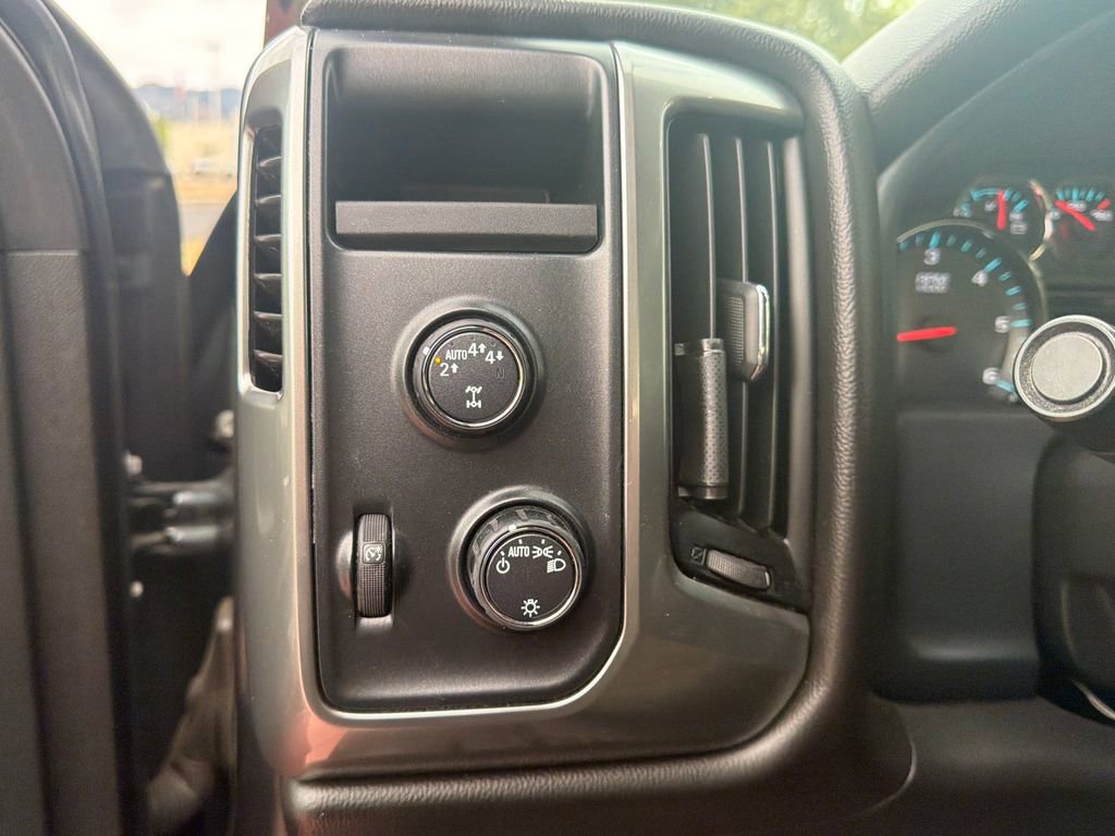 Used 2018 Chevrolet Silverado 1500 LT AWD/4WD image 13