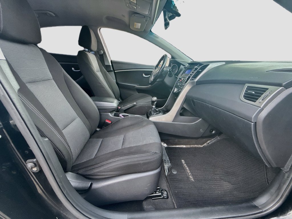 Used 2016 Hyundai Elantra GT FWD image 27