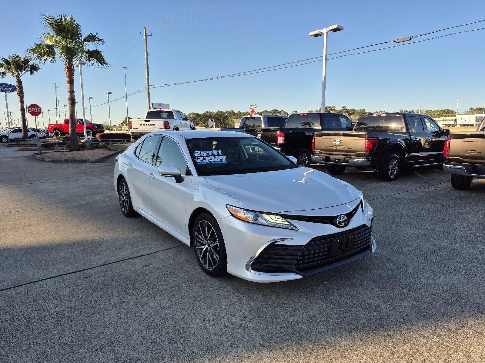 Used 2021 Toyota Camry XLE image 14