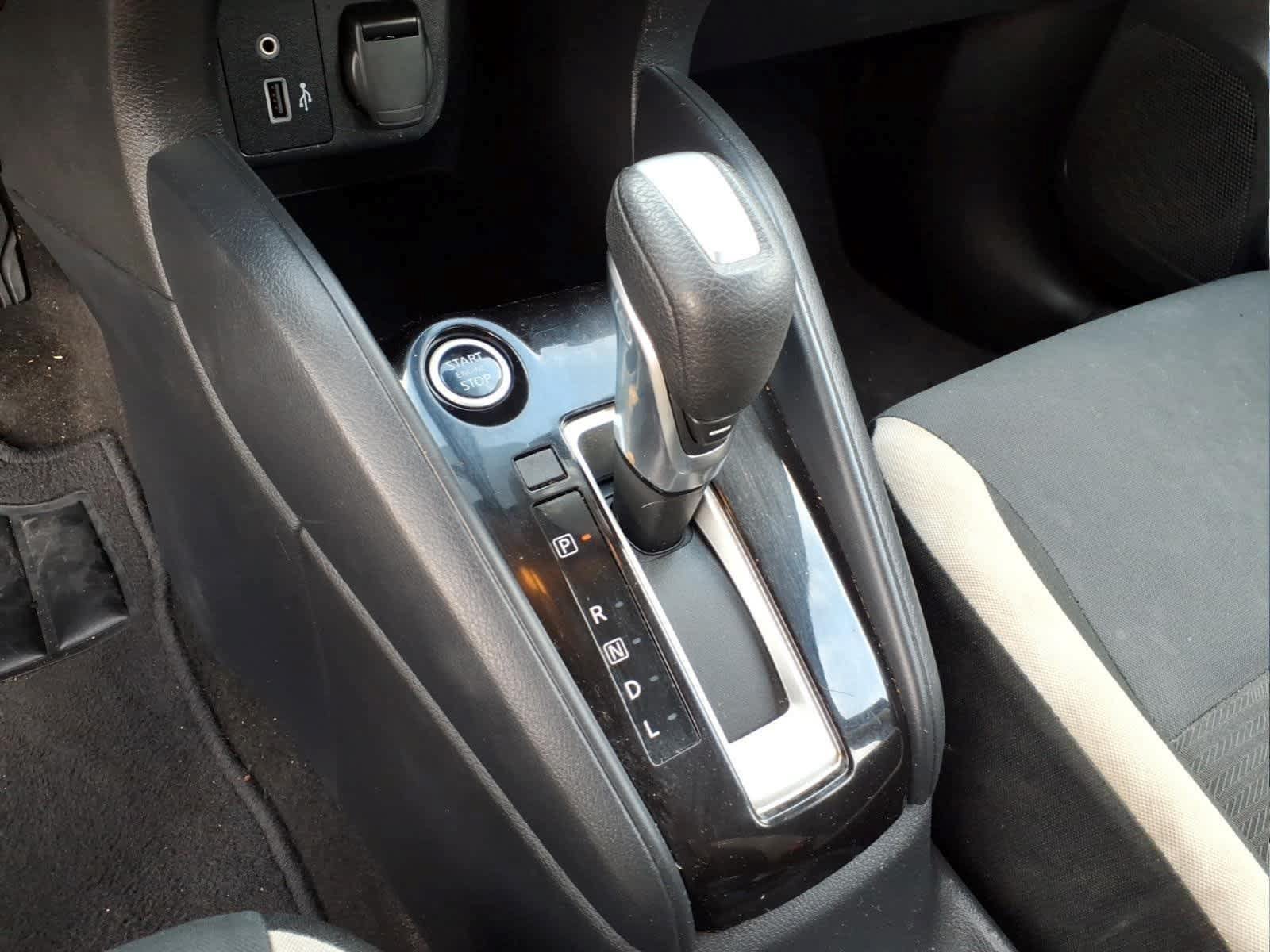 Used 2021 Nissan Versa SV FWD image 13