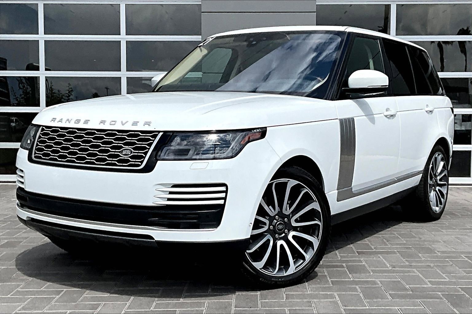 Used 2021 Land Rover Range Rover P525 Westminster Edition image 1