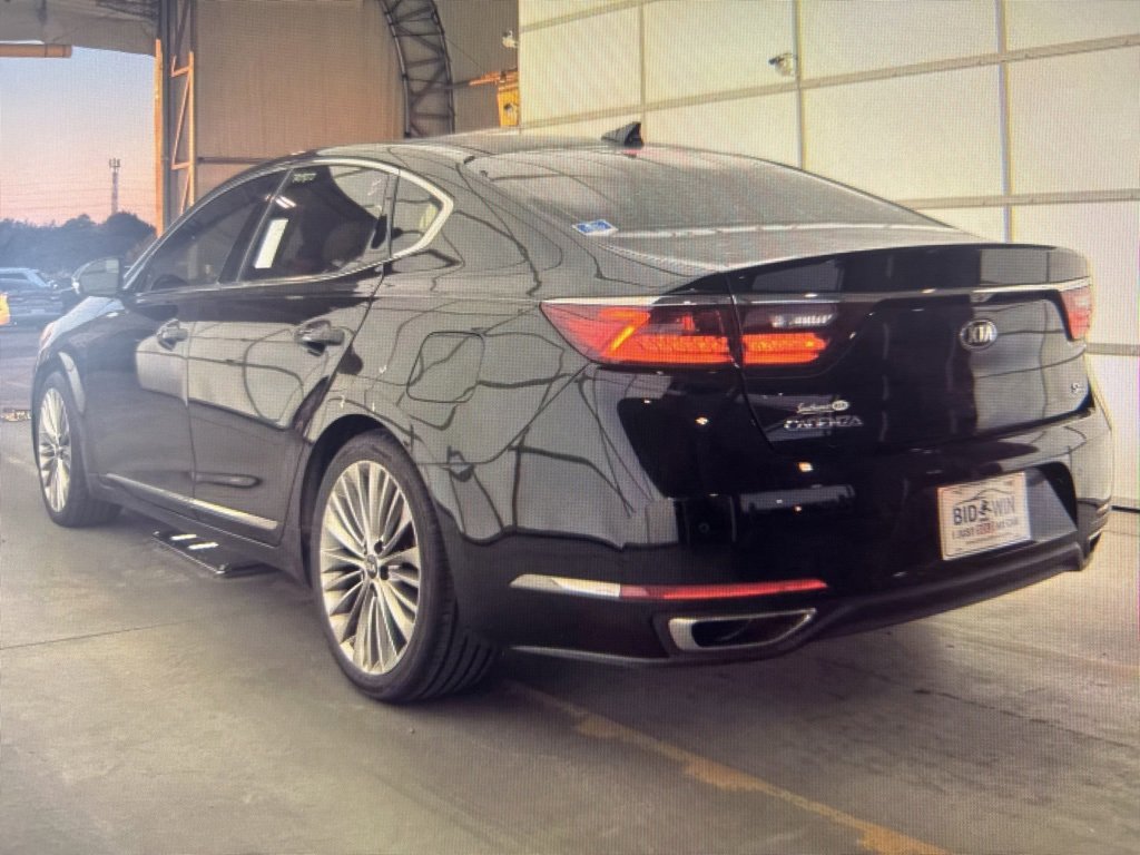 Used 2017 Kia Cadenza Limited image 3