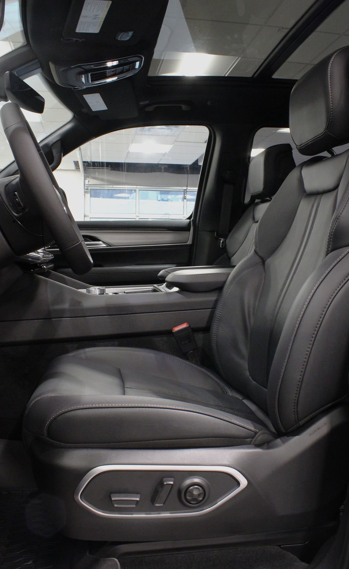 New 2025 Jeep Wagoneer Series II image 16