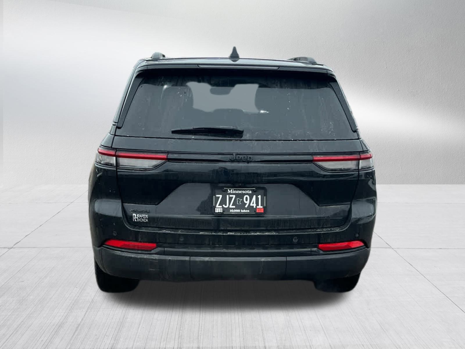 Used 2023 Jeep Grand Cherokee Altitude image 4