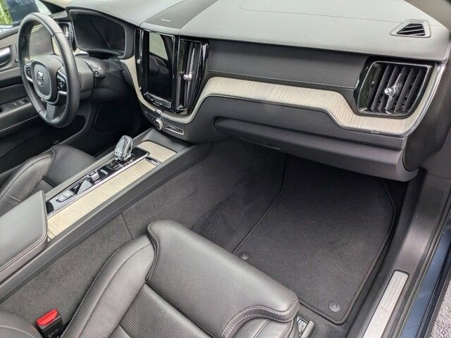 Used 2022 Volvo XC60 B6 Inscription w/ Advanced Package image 37