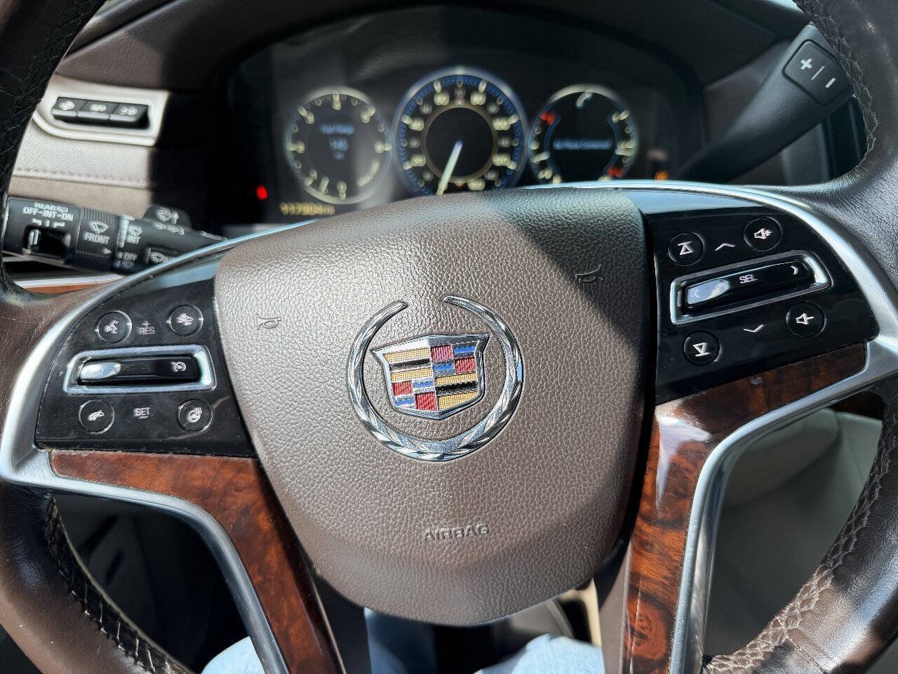 Used 2015 Cadillac Escalade Premium AWD/4WD image 13