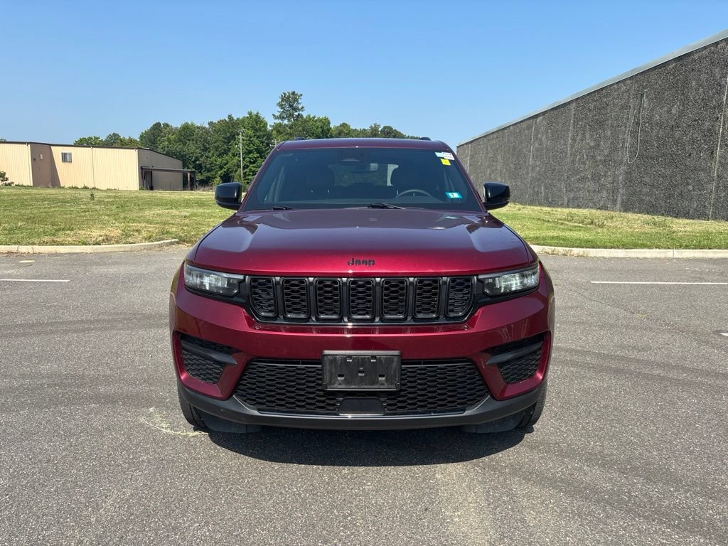 Used 2023 Jeep Grand Cherokee Altitude AWD/4WD image 2