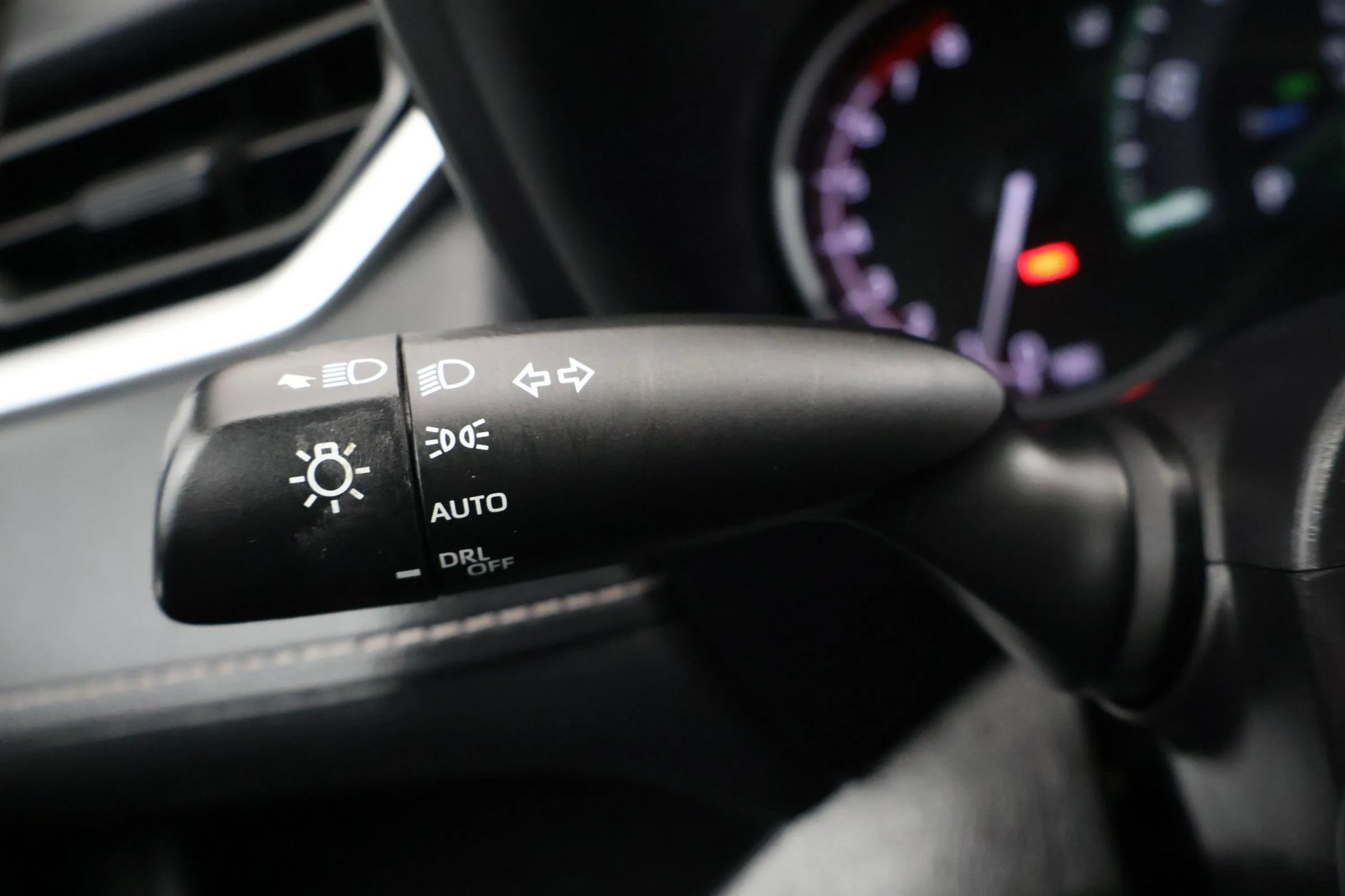 Used 2025 Toyota RAV4 XLE FWD image 23