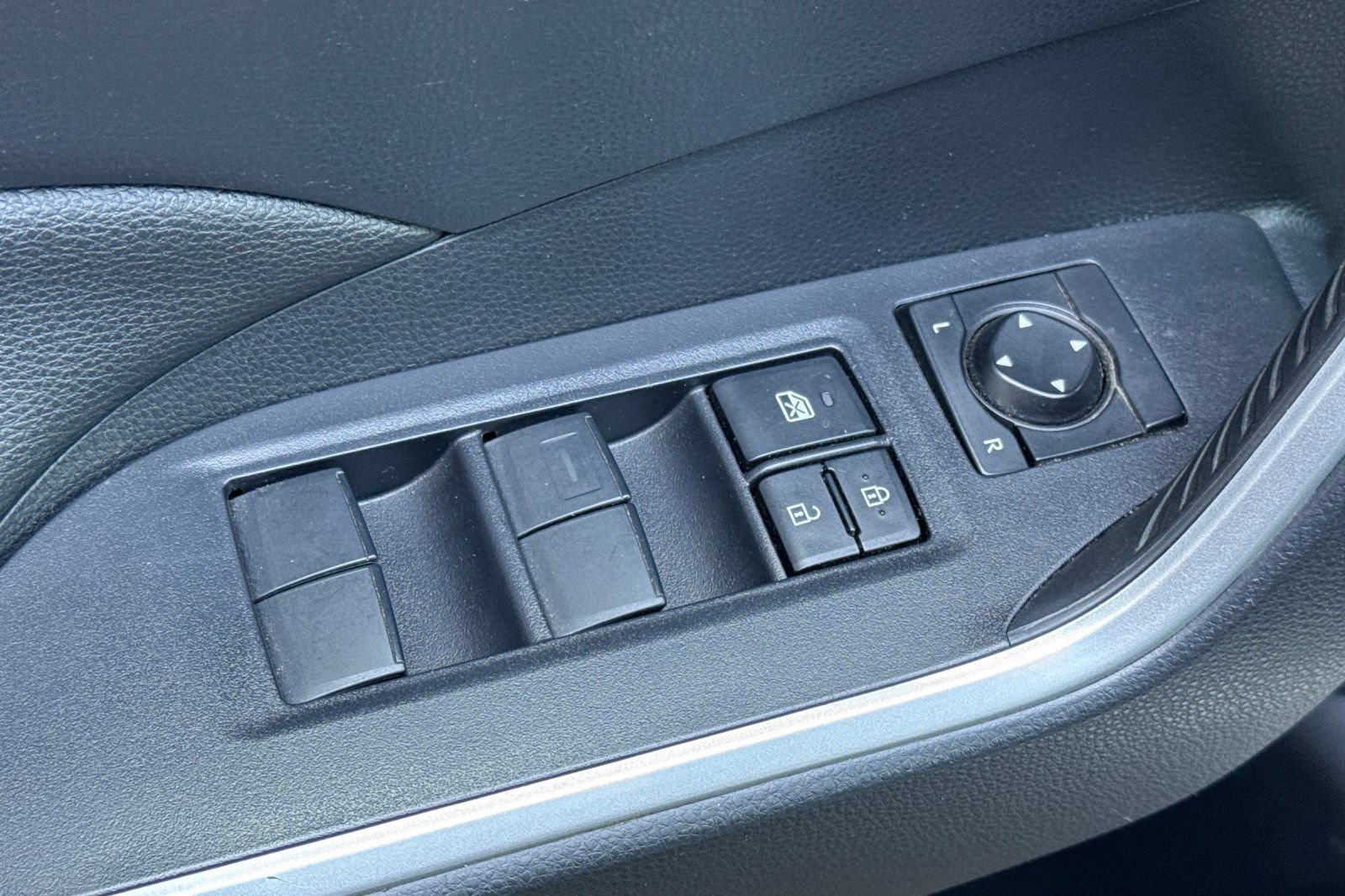 Certified 2024 Toyota RAV4 LE AWD/4WD image 15