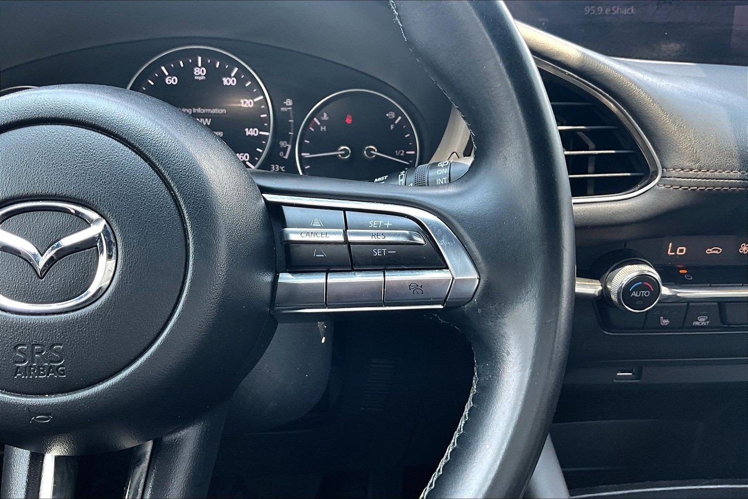 Used 2019 MAZDA MAZDA3 Hatchback w/ Preferred Package FWD image 19