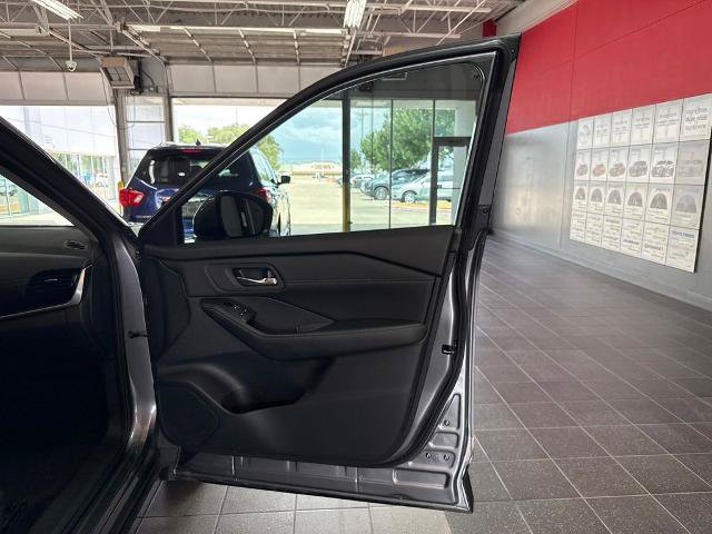 Certified 2025 Nissan Rogue SL AWD/4WD image 18