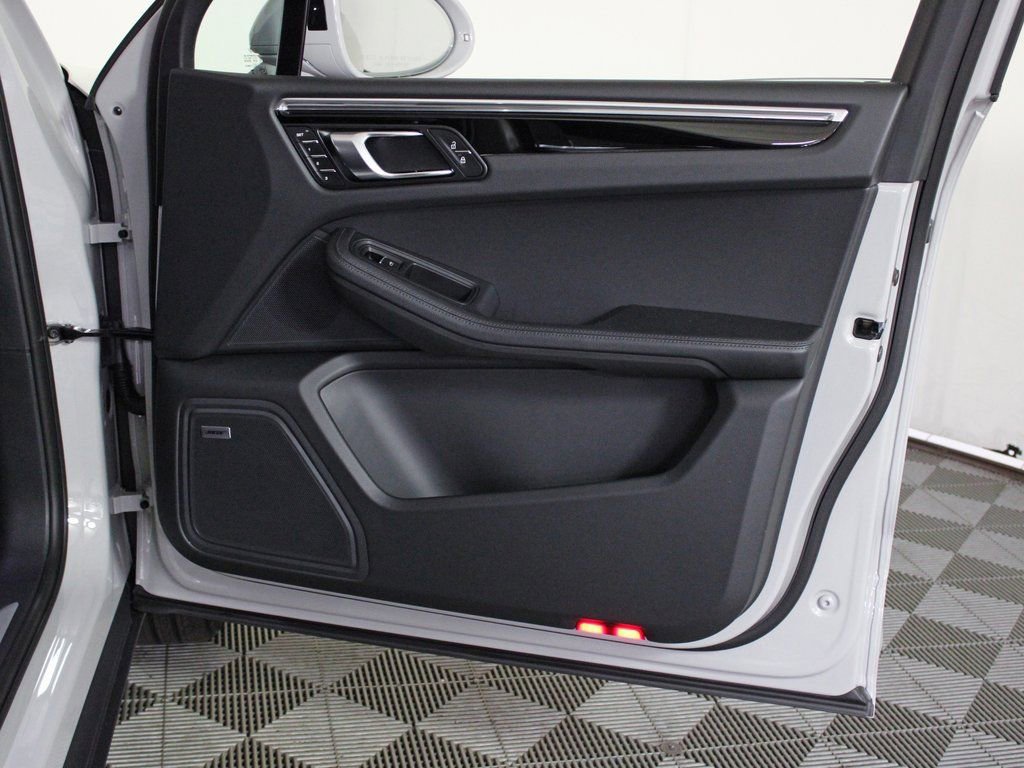 Certified 2026 Porsche Macan S image 36