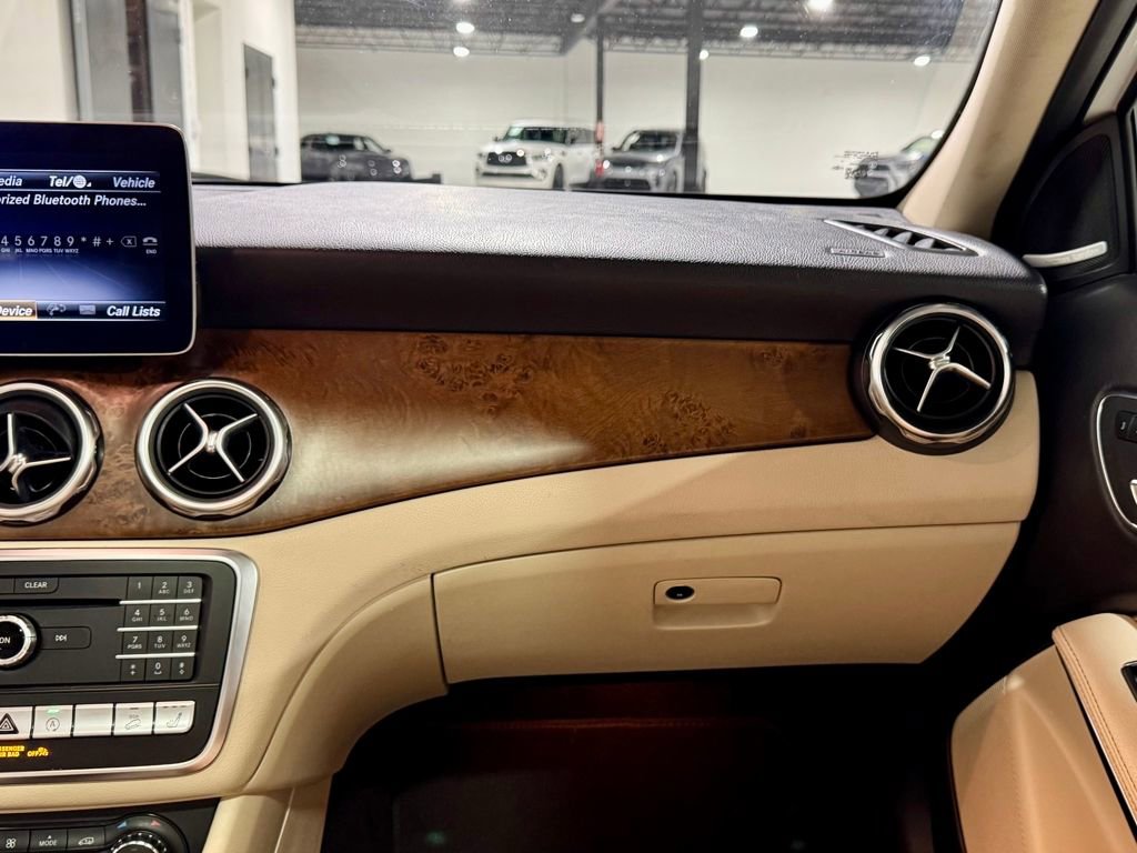 Used 2020 Mercedes-Benz GLA 250 4MATIC w/ Premium Package image 26