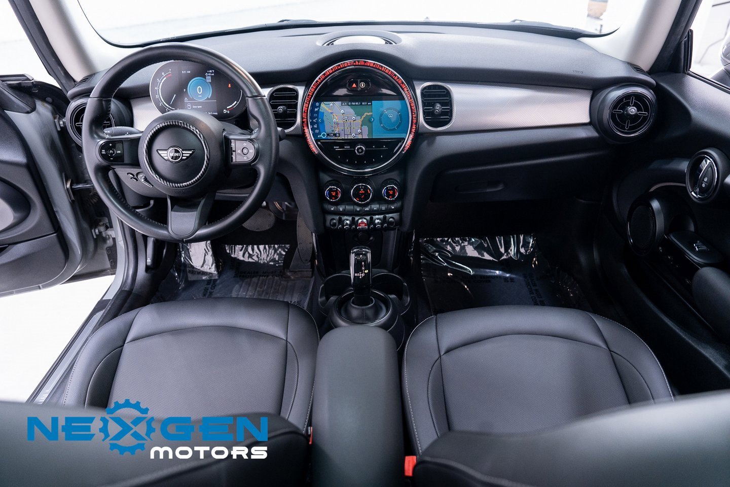 Used 2023 MINI Cooper 2-Door Hardtop image 11