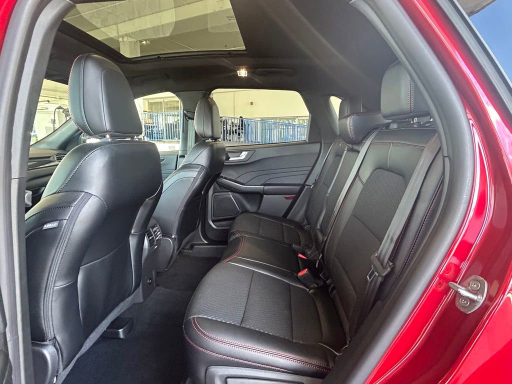Used 2025 Ford Escape ST-Line w/ Equipment Group 301A image 34