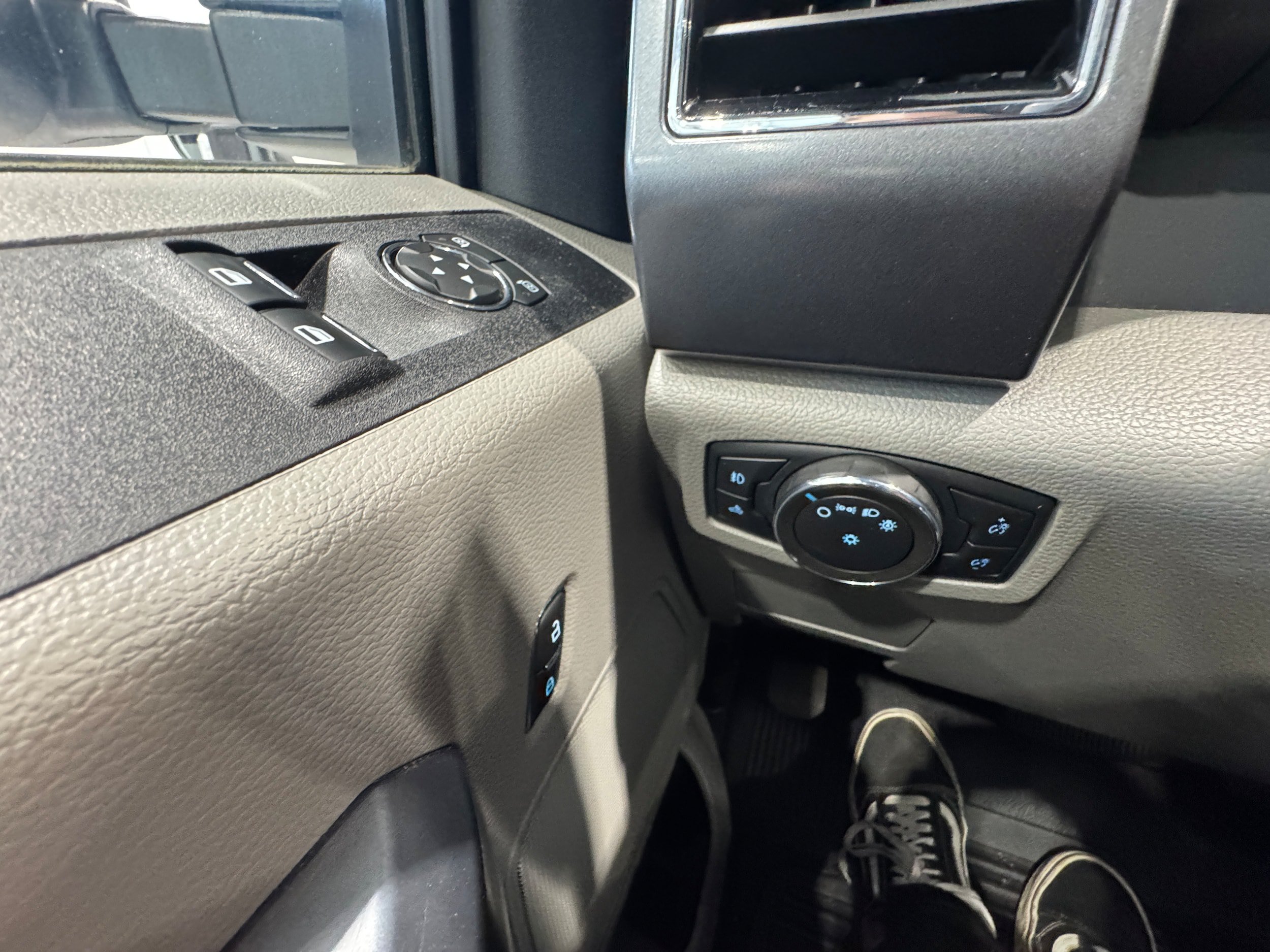Used 2022 Ford F250 XLT w/ XLT Value Package AWD/4WD image 11