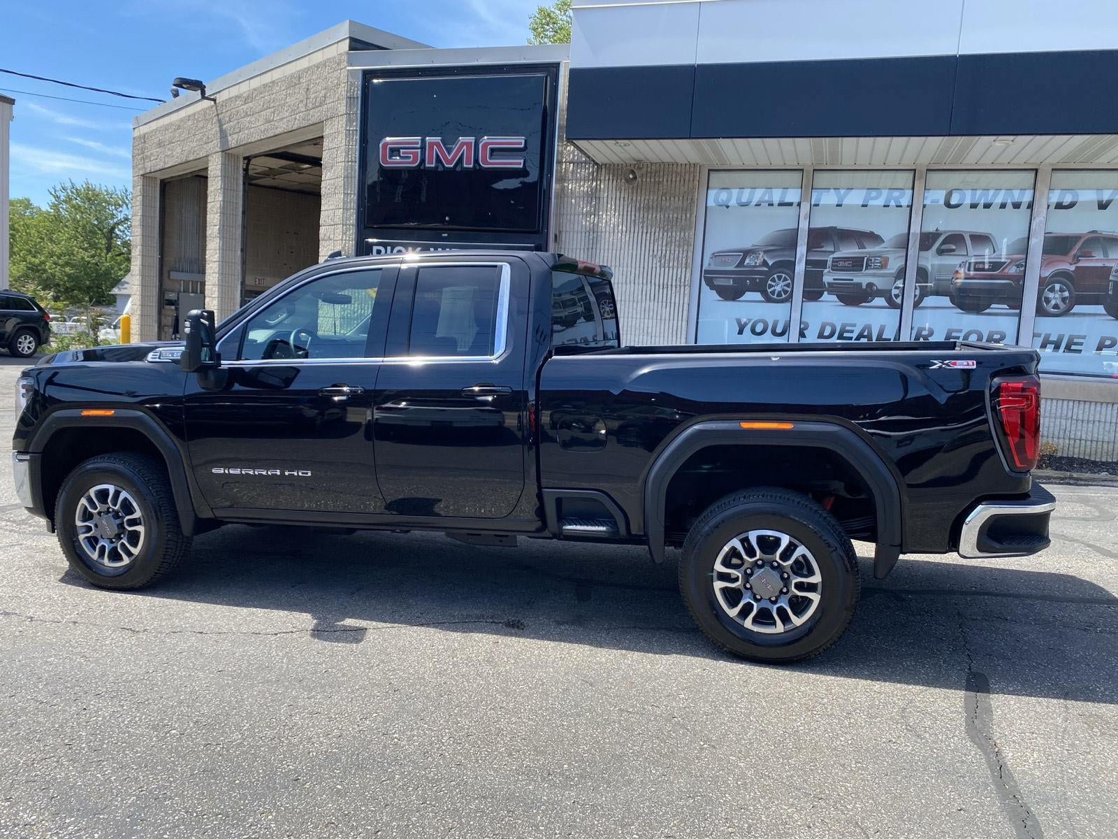 Certified 2025 GMC Sierra 2500 SLE AWD/4WD image 4