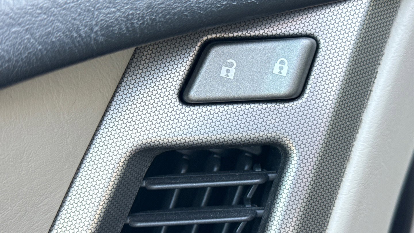 Used 2006 Cadillac XLR image 37