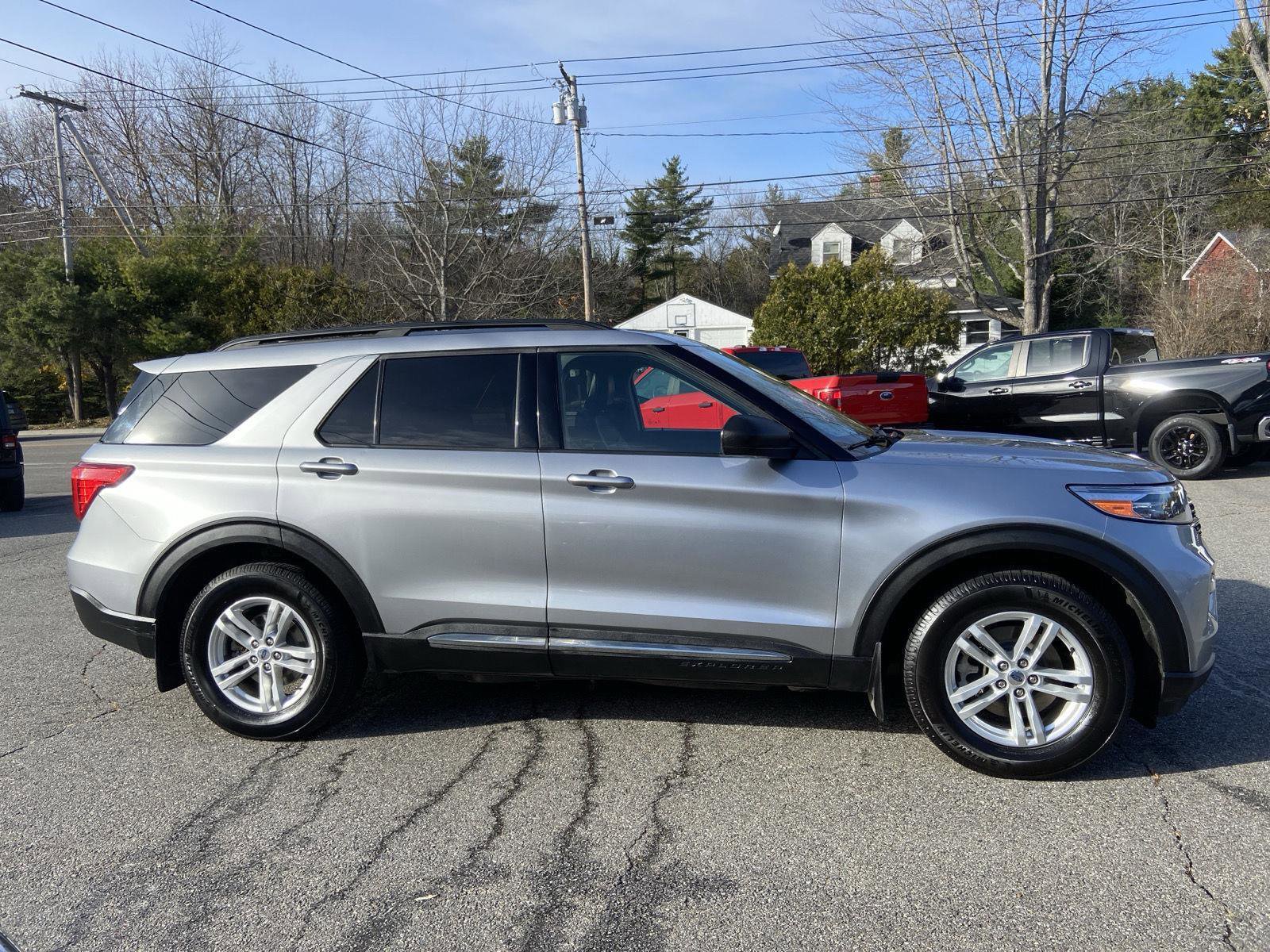 Used 2021 Ford Explorer XLT w/ Equipment Group 202A image 6
