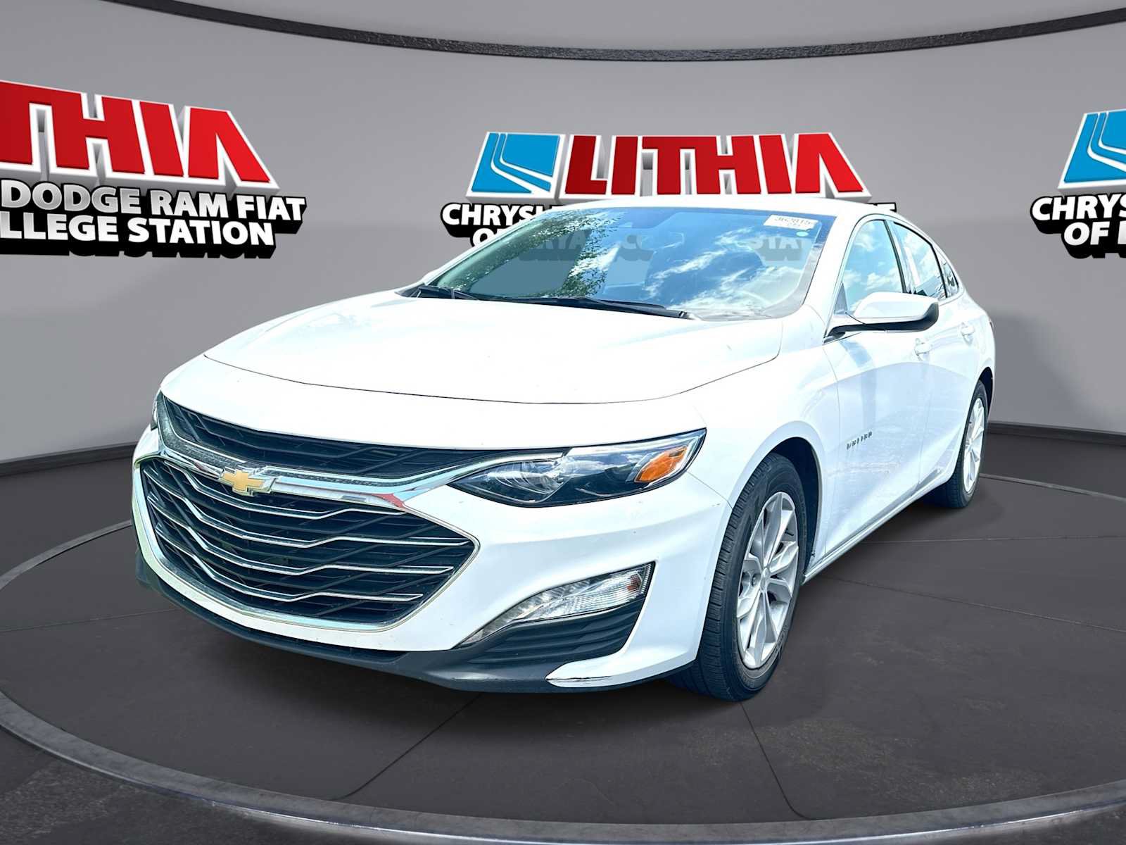 Used 2025 Chevrolet Malibu LT FWD image 1
