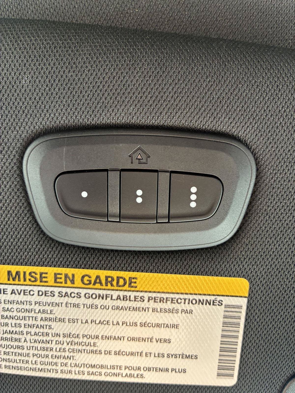 Used 2024 Chrysler Pacifica Premium FWD image 39