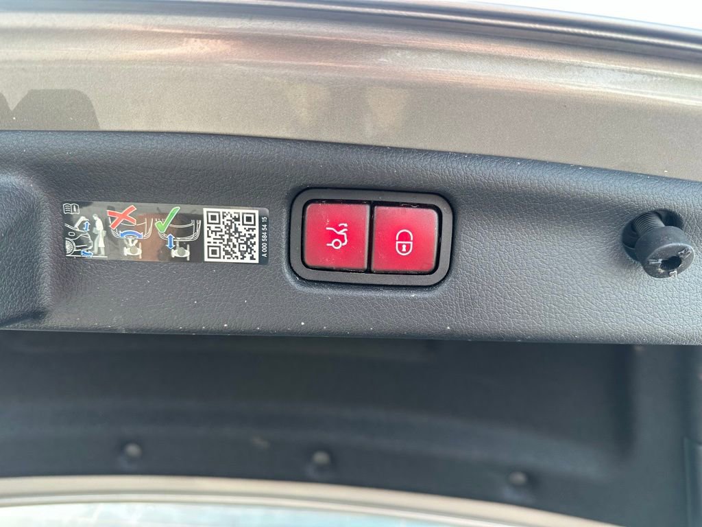 Used 2024 Mercedes-Benz C 300 Sedan image 8