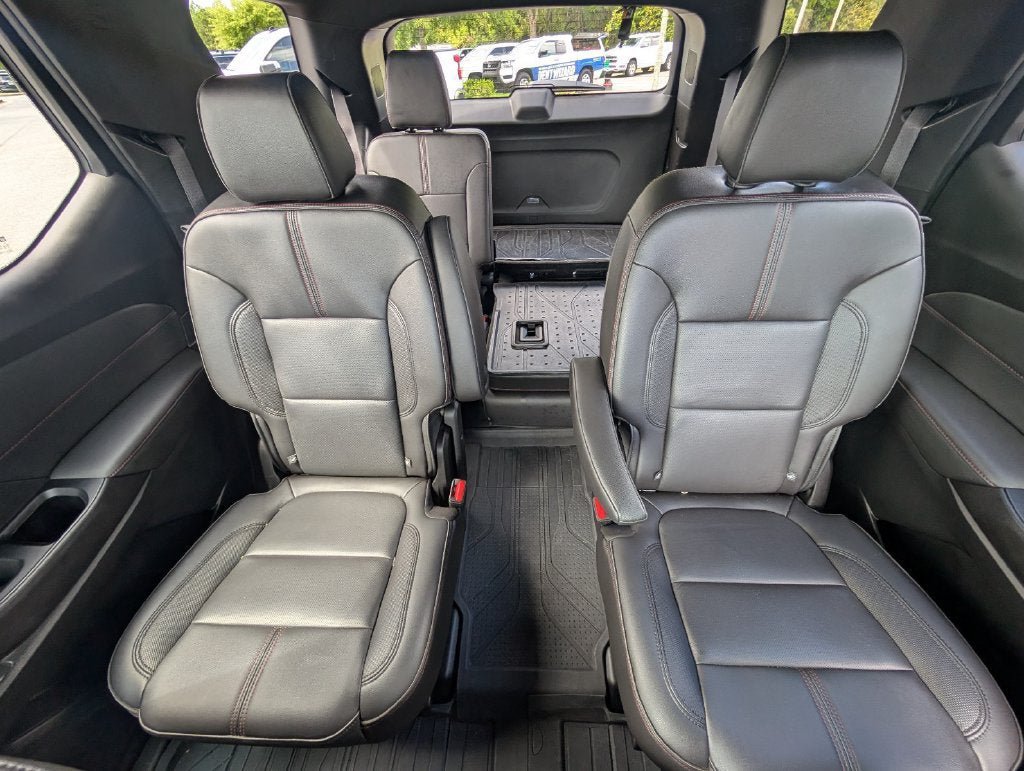 Used 2023 Chevrolet Traverse RS w/ LPO, Floor Liner Package FWD image 30