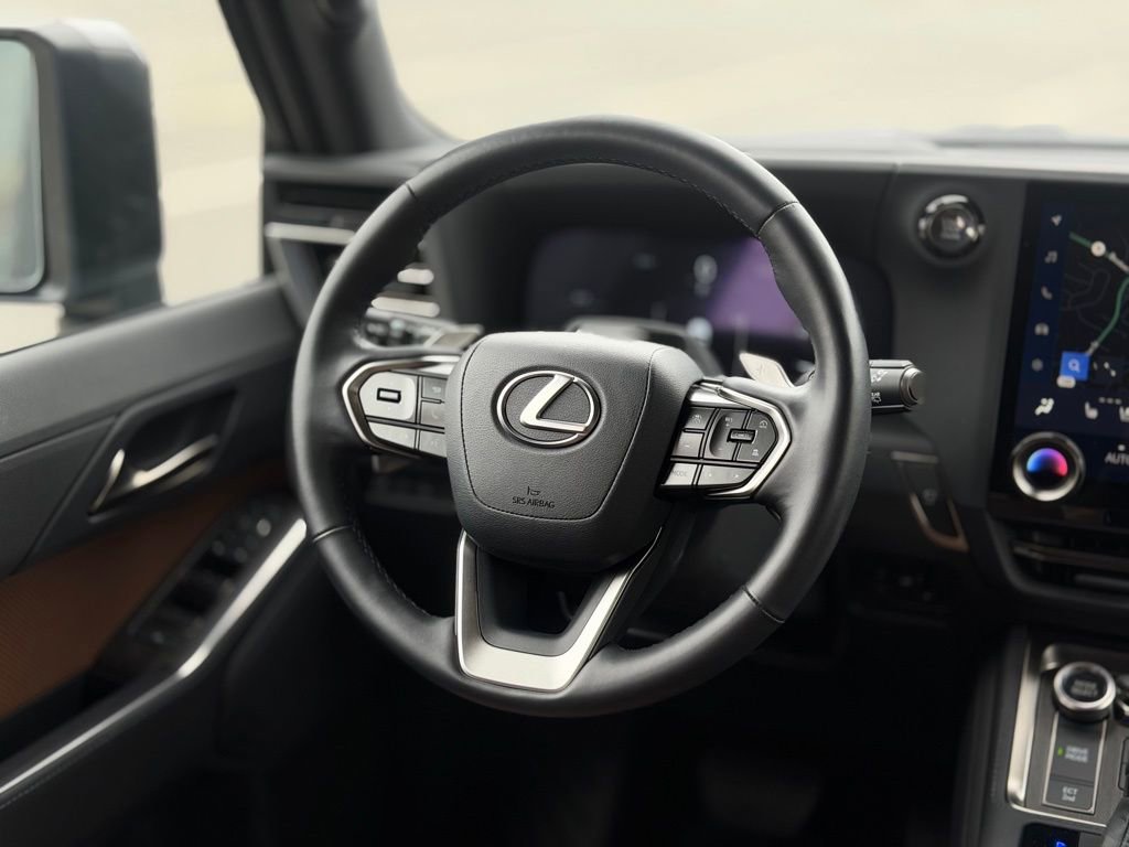 Used 2024 Lexus GX 550 w/ Accessory Package (Z1) image 12