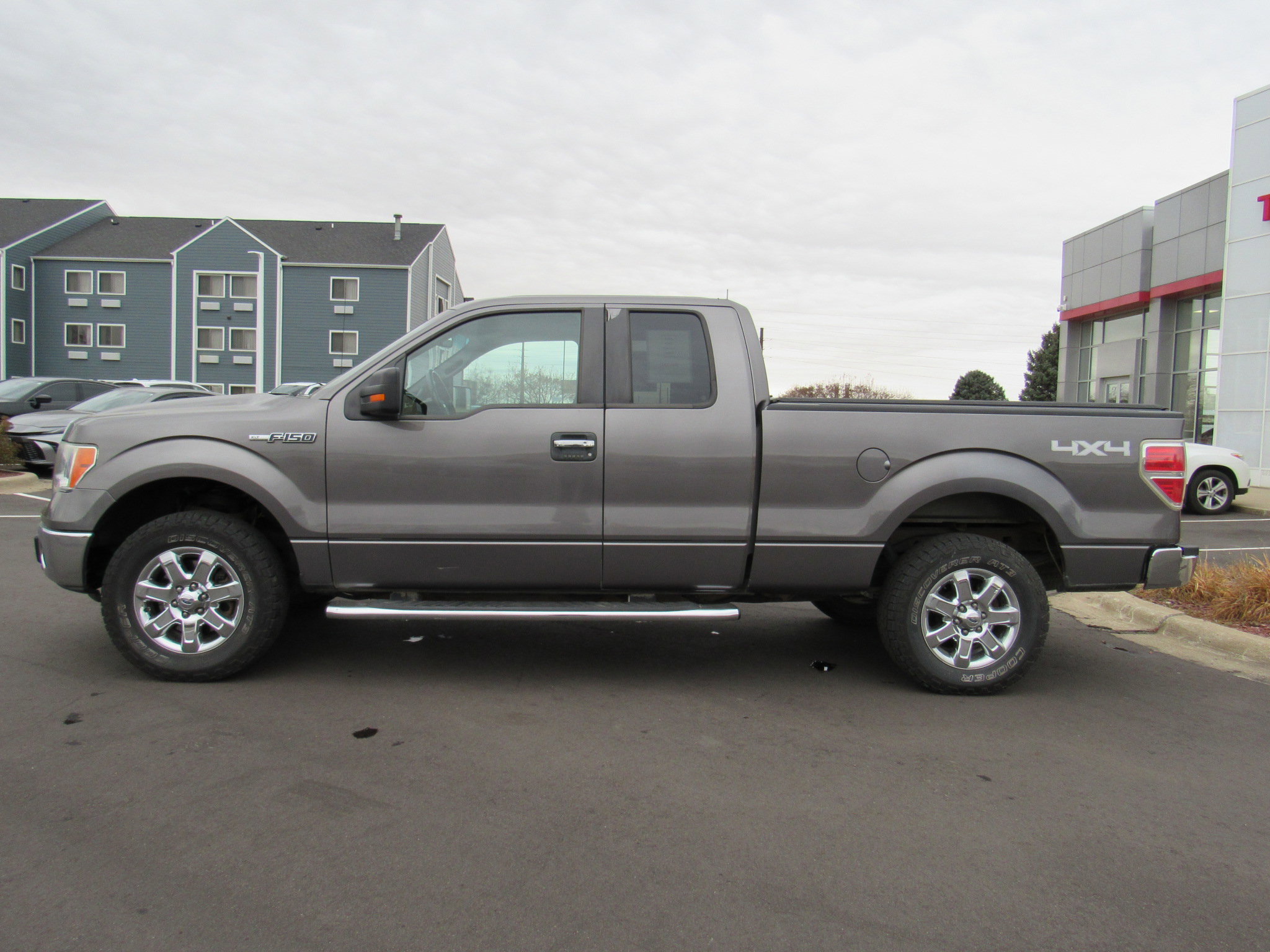 Used 2014 Ford F150 XLT w/ XLT Chrome Package image 9
