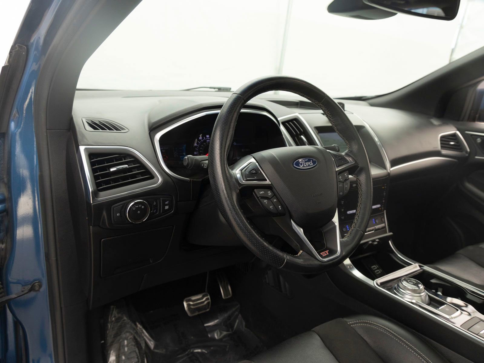 Used 2020 Ford Edge ST w/ Equipment Group 401A image 15