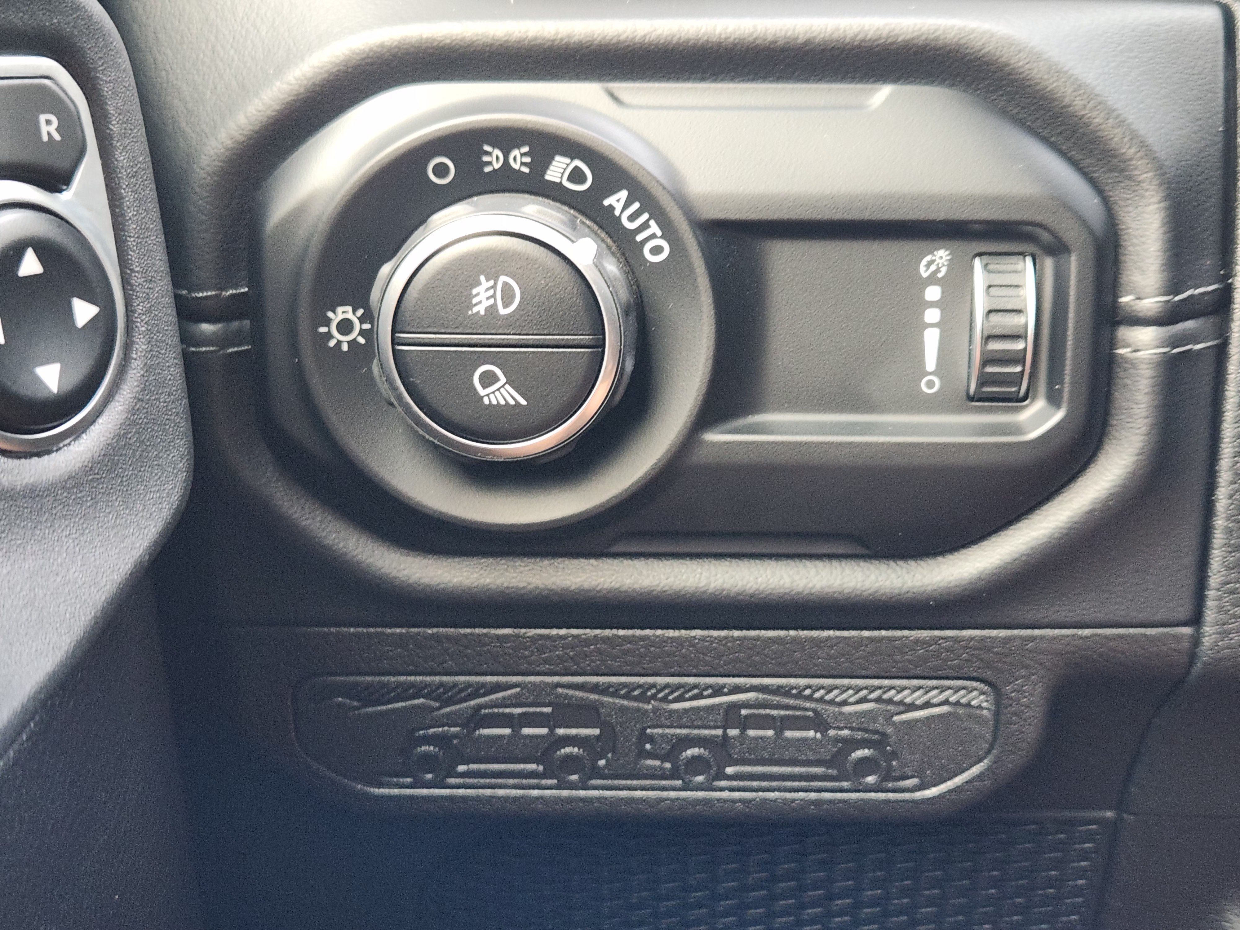 Used 2025 Jeep Gladiator Rubicon AWD/4WD image 24
