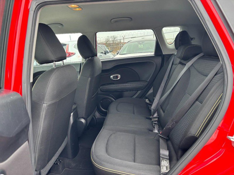 Used 2016 Kia Soul + image 12