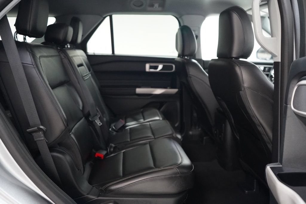 Used 2024 Ford Explorer XLT w/ Equipment Group 202A AWD/4WD image 30