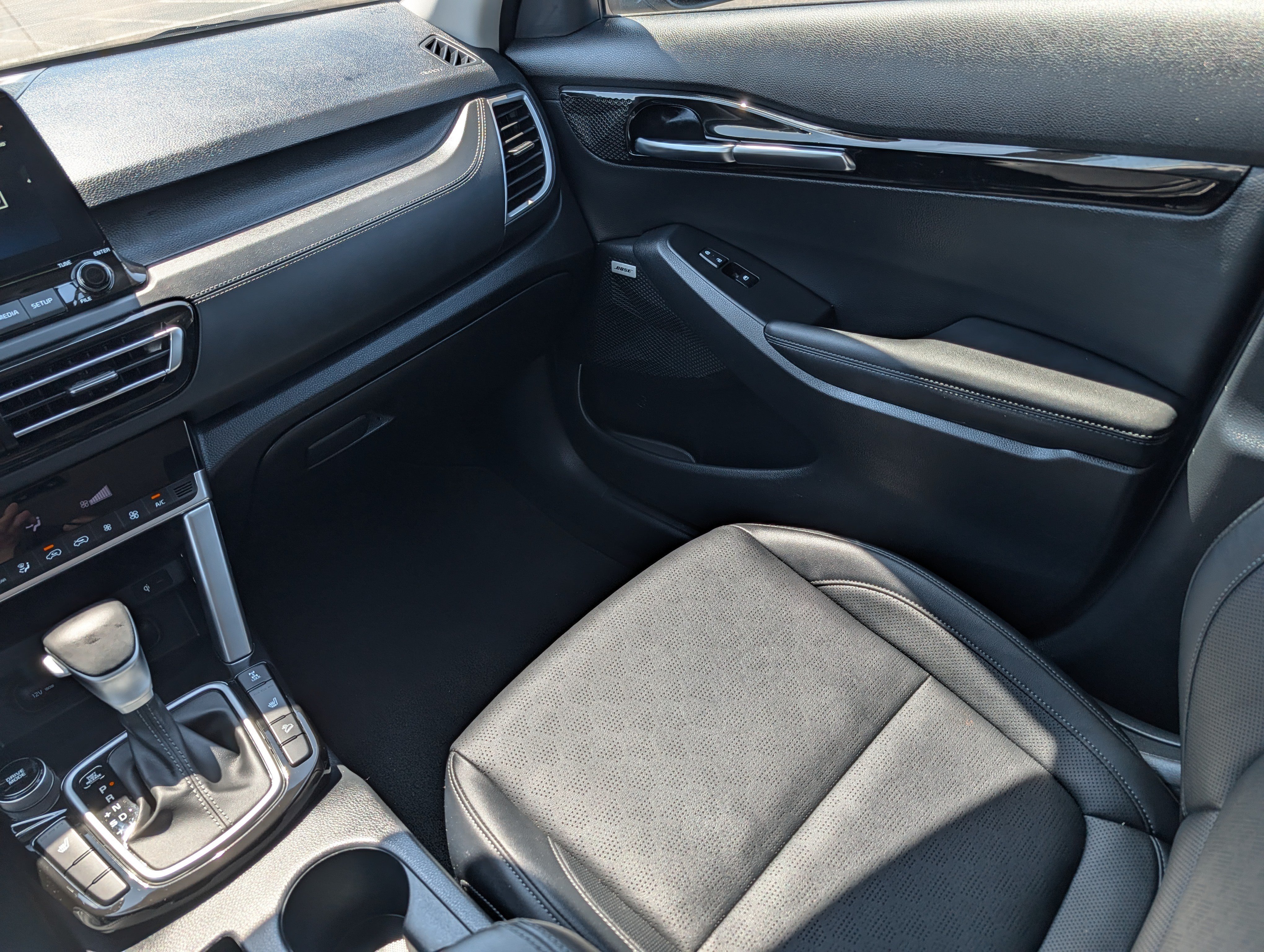 Certified 2023 Kia Seltos SX w/ SX Sunroof Package AWD/4WD image 11