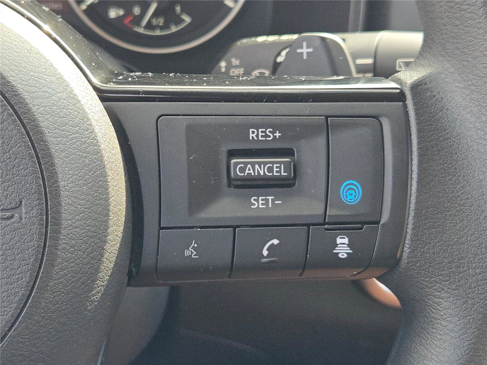 Used 2023 Nissan Rogue SV image 34