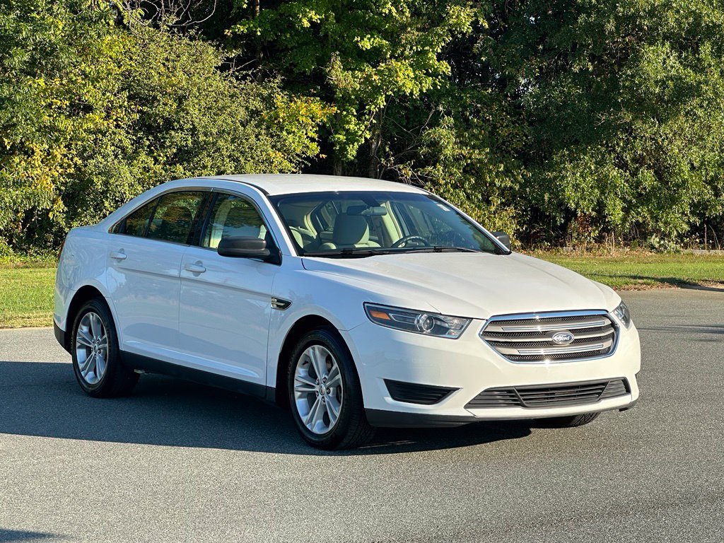 Used 2018 Ford Taurus SE FWD image 9