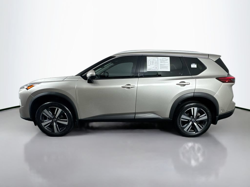 Used 2025 Nissan Rogue SL AWD/4WD image 8
