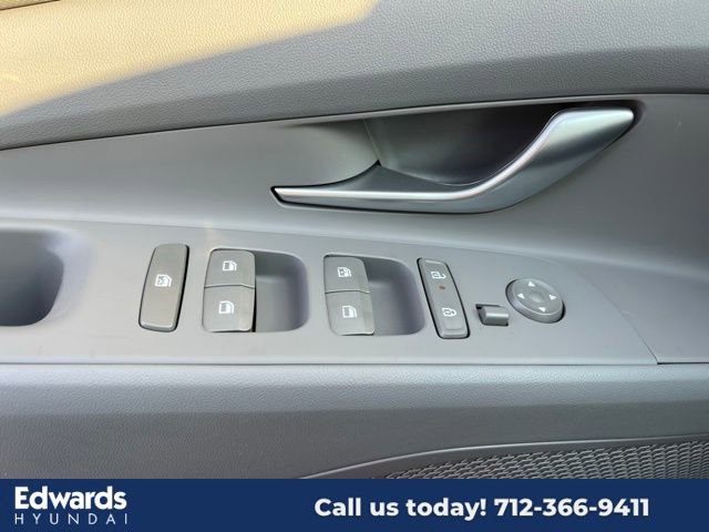 New 2025 Hyundai Elantra SEL image 15