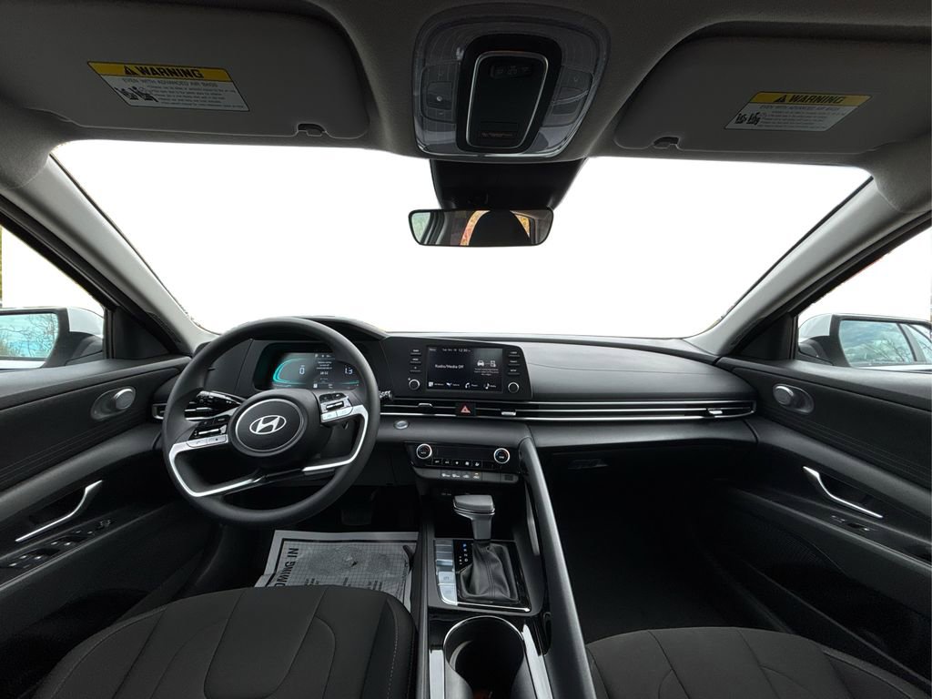 New 2025 Hyundai Elantra Blue image 17