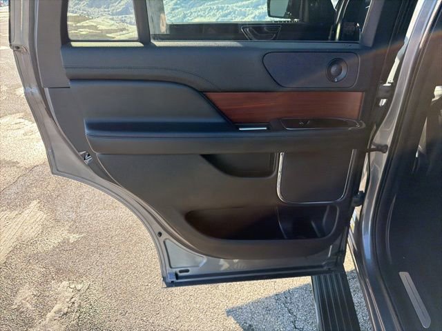 Used 2021 Lincoln Navigator Reserve image 15