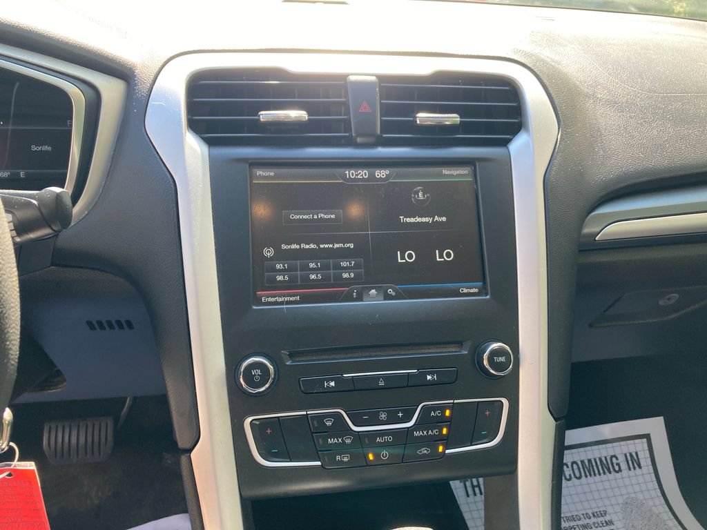Used 2016 Ford Fusion SE FWD image 22
