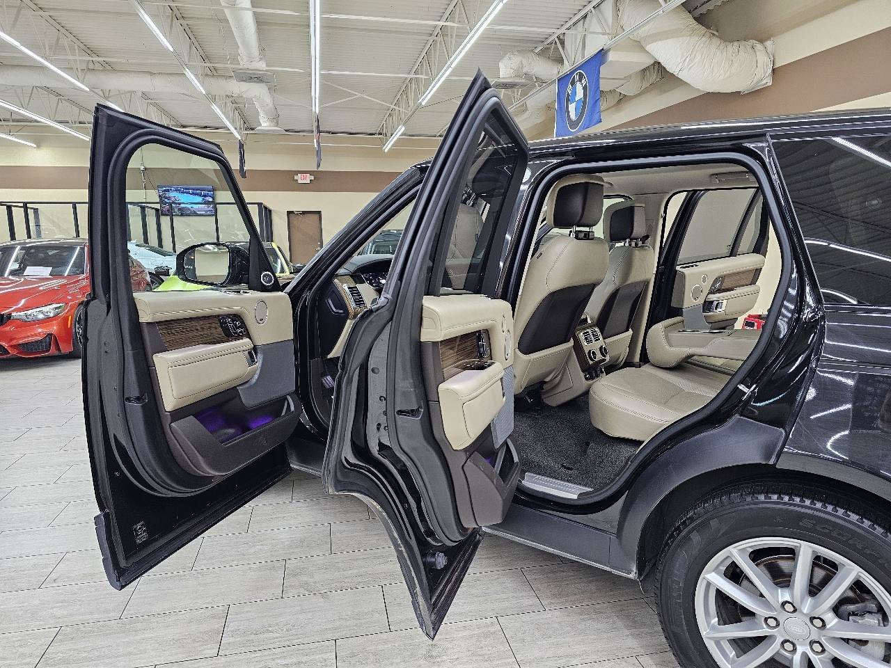 Used 2018 Land Rover Range Rover HSE AWD/4WD image 16