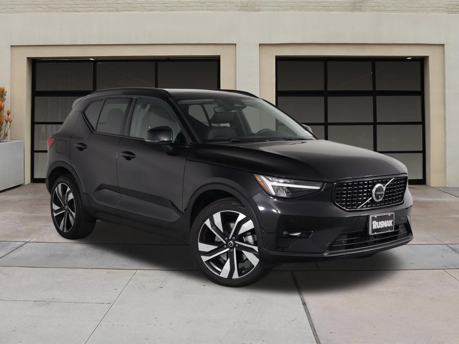 Certified 2025 Volvo XC40 B5 Plus AWD/4WD image 34
