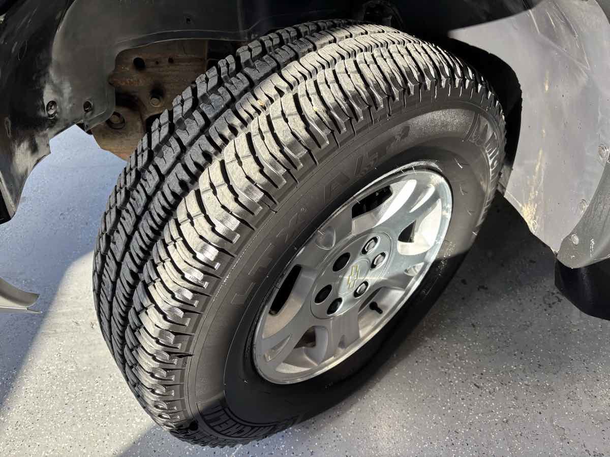 Used 2005 Chevrolet Avalanche Z71 w/ Preferred Equipment Group image 28