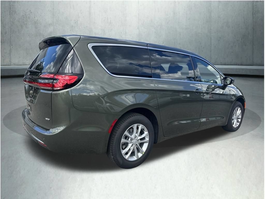 New 2027 Chrysler Pacifica Select AWD/4WD image 5